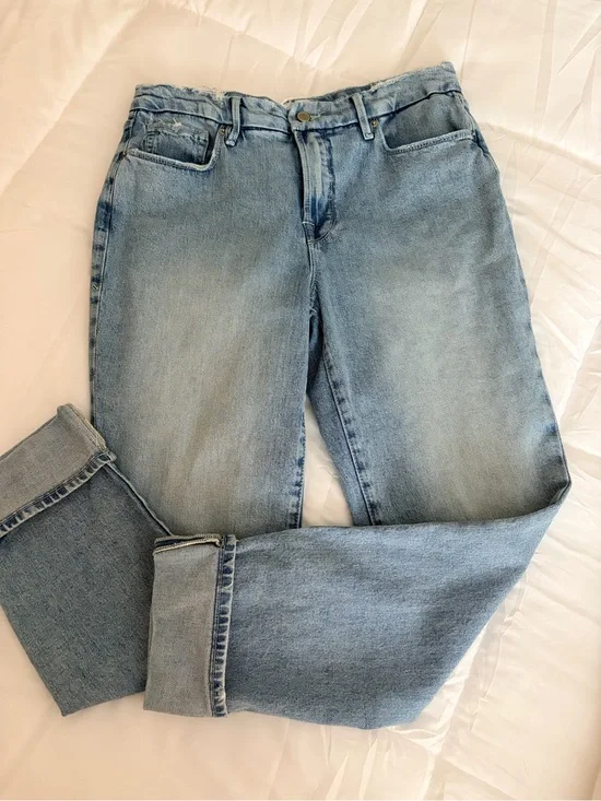 Good American Mid-Rise Weekender Light Wash Jeans